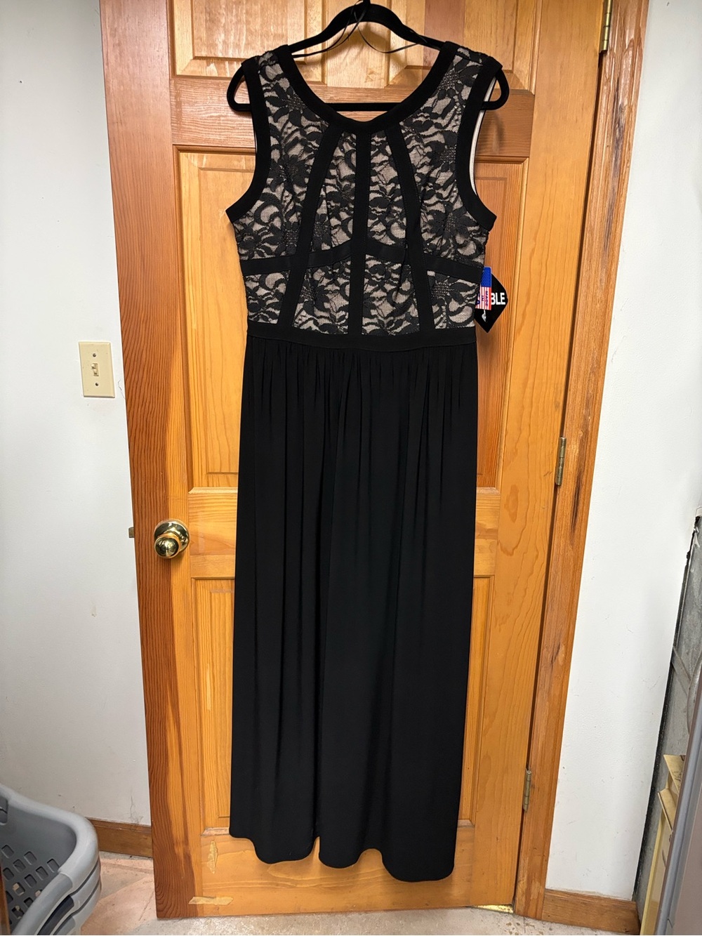 Sleeveless Black Lace Bodice Maxi Dress-Size 14 NWT